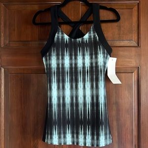 THE NORTH FACE NWT Aztec Print Workout Top Size M